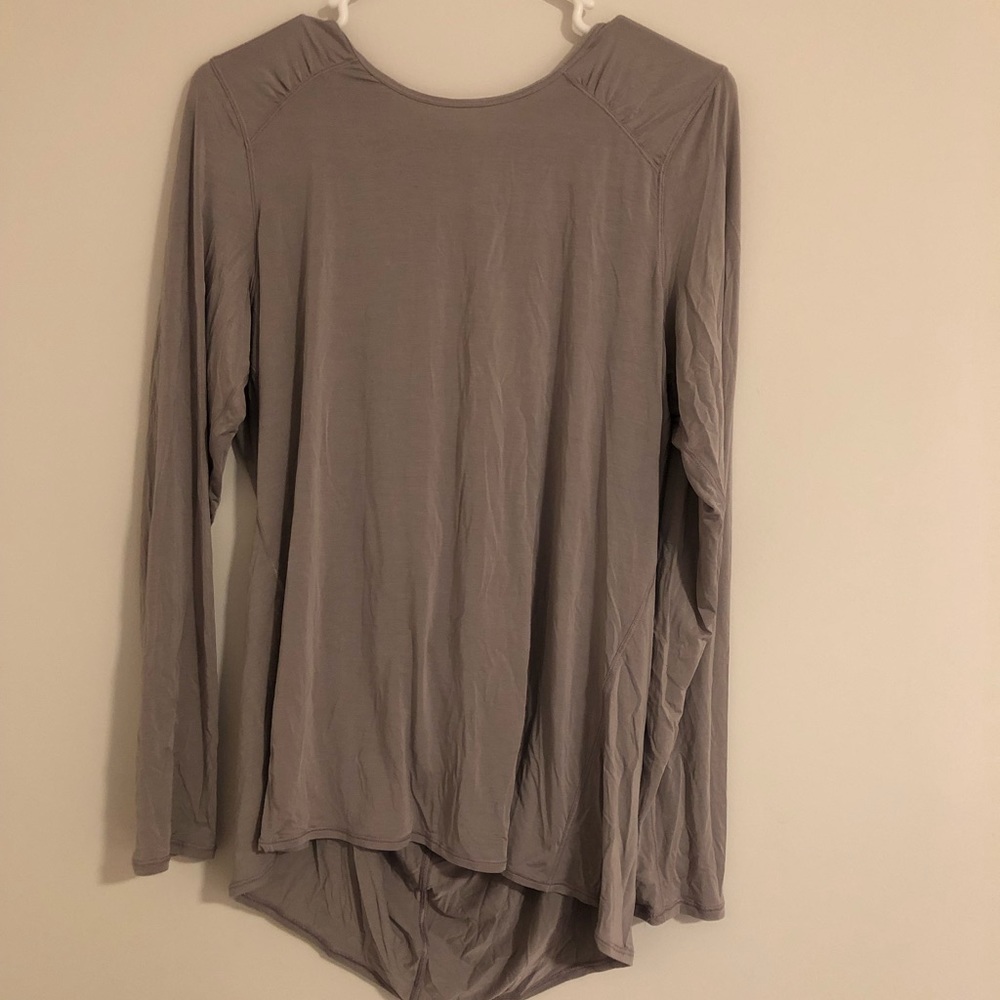 LULULEMON GREY WORKOUT TOP